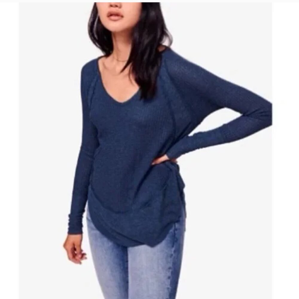 Free People Ribbed Thermal V-Neck Swing Top Raglan Sleeves Blue. Size Small